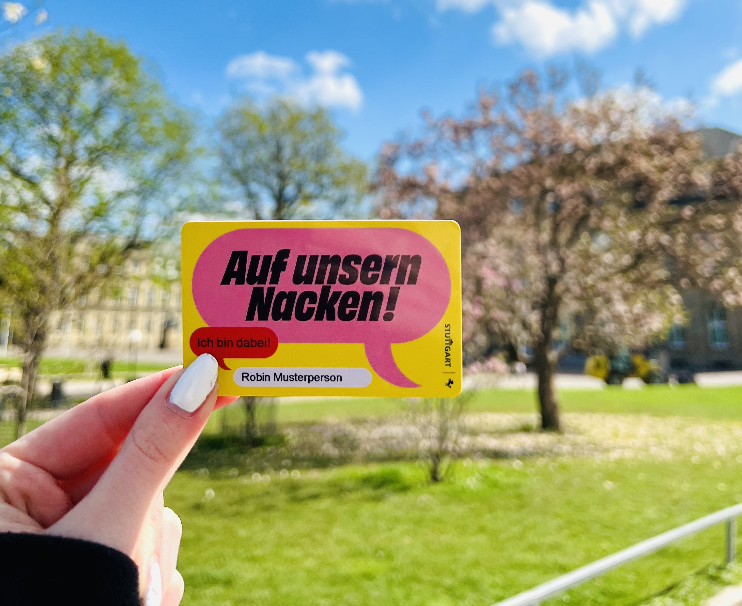 Jugendliche hält Kulturpass Stuttgart