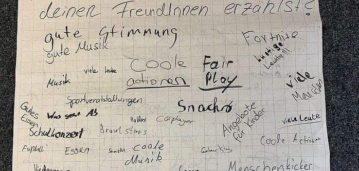 Ein Plakat mit Sammlung zu Ideen zu Kulturveranstaltungen für Kinder und Jugendliche