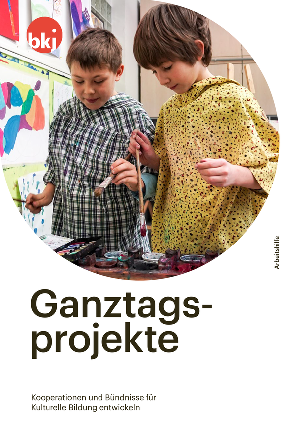 Titelbild der Arbeitshilfe Ganztagsprojekte – Kooperationen und Bündnisse für Kulturelle Bildung entwickeln Titelbild der Arbeitshilfe Ganztagsprojekte – Kooperationen und Bündnisse für Kulturelle Bildung entwickeln